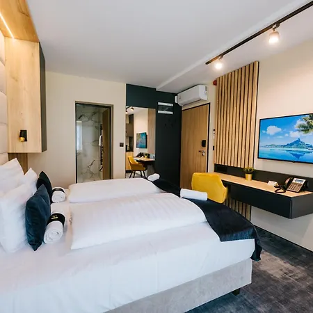 Auris Hotel 4*